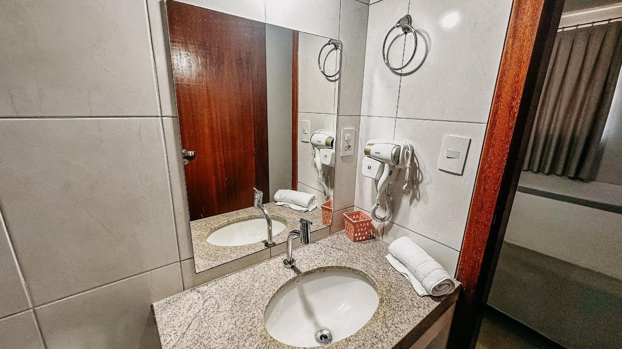 Holiday home Taperapua Beachfront: 2-bedroom With Wi-fi And Parking